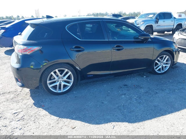 Lexus CT 200H 2015 JTHKD5BHXF2227544 Image 4