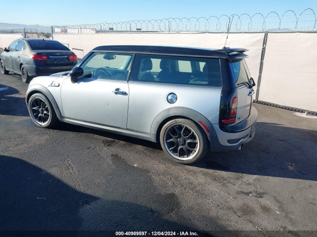 2009 MINI COOPER S CLUBMAN WMWMM33539TP92720 Photo 2