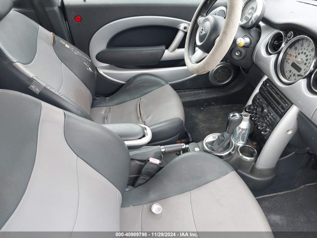 2005 MINI COOPER WMWRF33595TG12704 Photo 4