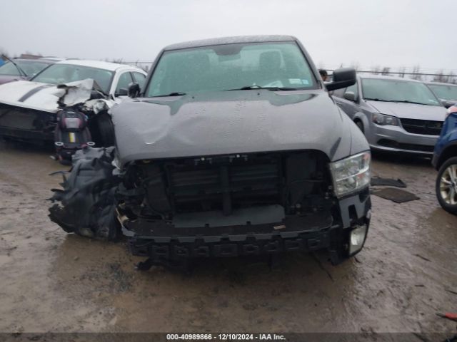 1C6RR7FG9HS702707 RAM 1500 Express  4x4 6'4 Box