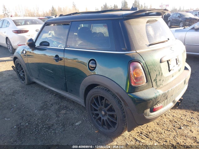 2010 MINI COOPER S WMWMF7C55ATX42147 Photo 2