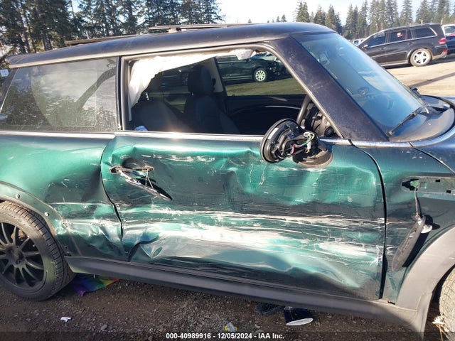 2010 MINI COOPER S WMWMF7C55ATX42147 Photo 5