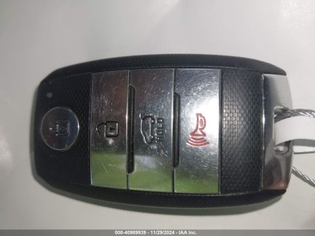 KNDCB3LCXK5274391 KIA NIRO LX
