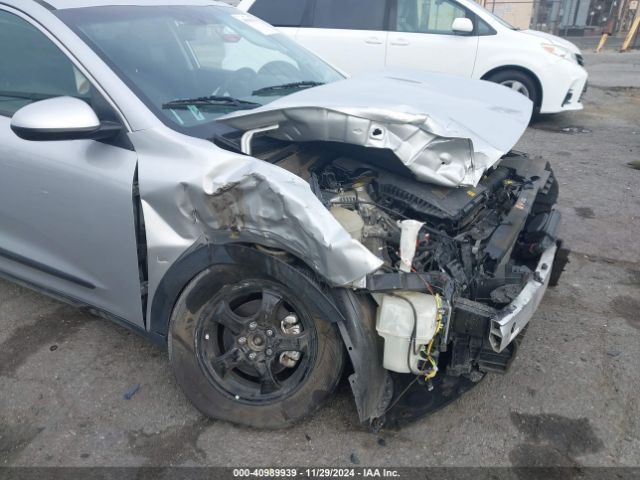 KNDCB3LCXK5274391 KIA NIRO LX