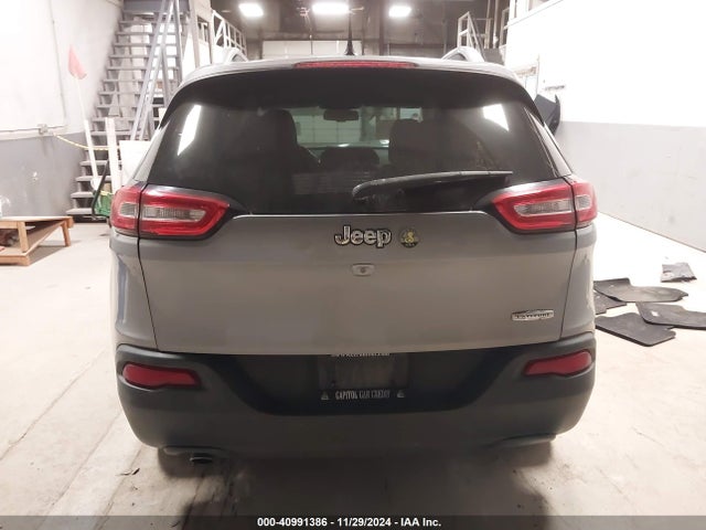 1C4PJLCB6FW602093 Jeep Cherokee Latitude