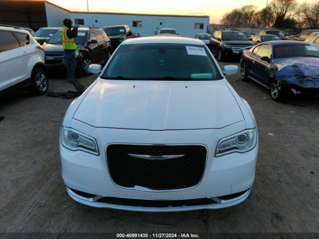 2C3CCAAG4JH201925 Chrysler 300 Touring L