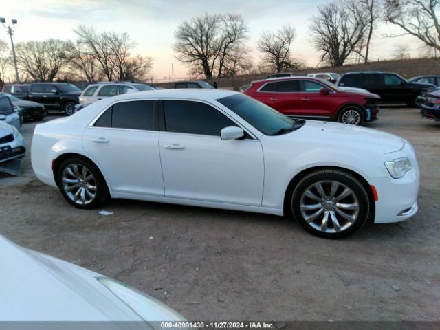 2C3CCAAG4JH201925 Chrysler 300 Touring L