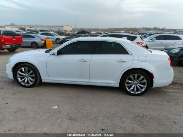 2C3CCAAG4JH201925 Chrysler 300 Touring L