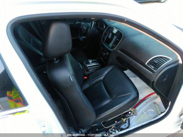 2C3CCAAG4JH201925 Chrysler 300 Touring L