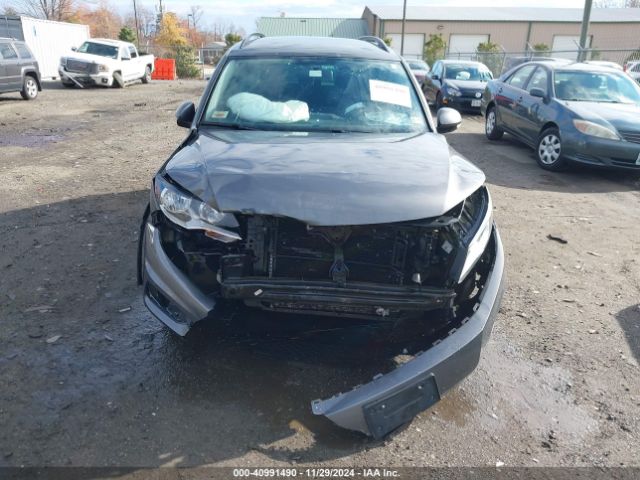 WVGAV7AX5FW599084 Volkswagen TIGUAN SE