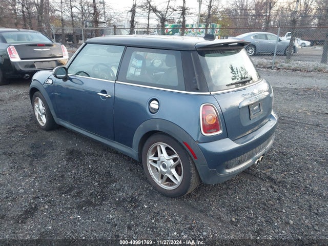 2010 MINI COOPER S WMWMF7C53ATW88881 Photo 2