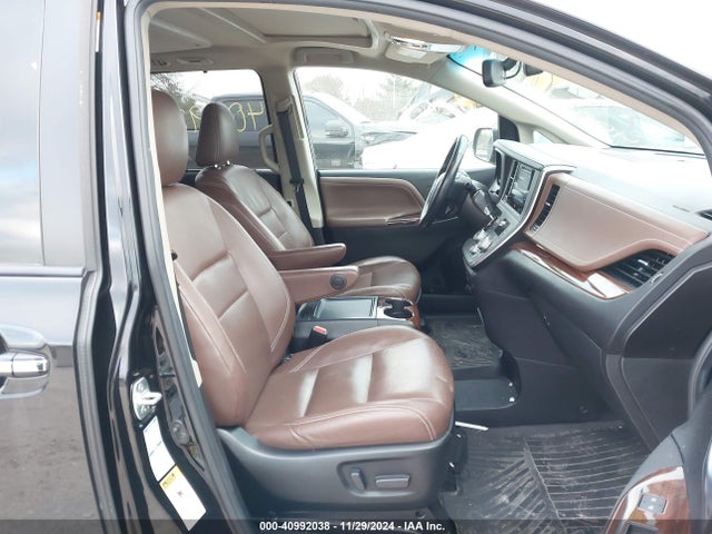 5TDDZ3DC1HS156327 Toyota Sienna Limited Premium 7 Passenger