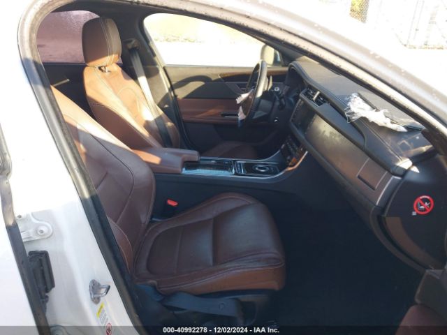 2016 JAGUAR XF SAJBL4BVXGCY16272 Photo 4