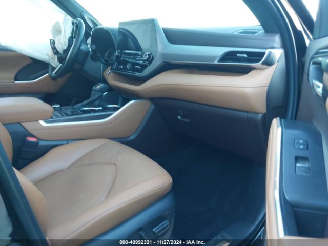 5TDFZRBH6NS256039 Toyota Highlander Platinum