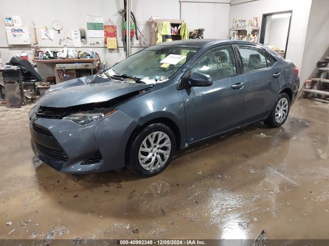 Toyota COROLLA LE 2018 2T1BURHE6JC088982 Image 2