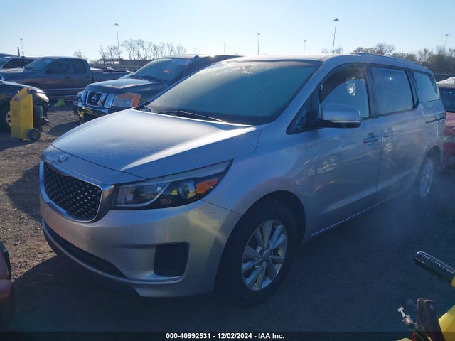 KIA SEDONA LX 2016 KNDMB5C16G6177849 Image 2