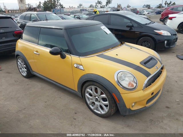 2007 MINI COOPER S WMWMF73537TT81753 Photo 0
