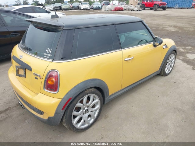 2007 MINI COOPER S WMWMF73537TT81753 Photo 3