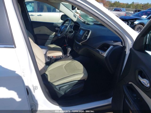 1C4PJLCB6FW616852 Jeep Cherokee Latitude
