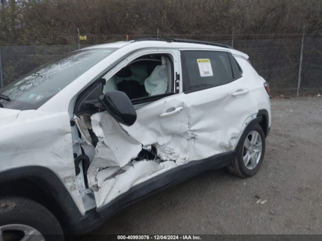 3C4NJDBB5NT175301 Jeep Compass Latitude 4x4