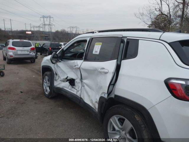 3C4NJDBB5NT175301 Jeep Compass Latitude 4x4