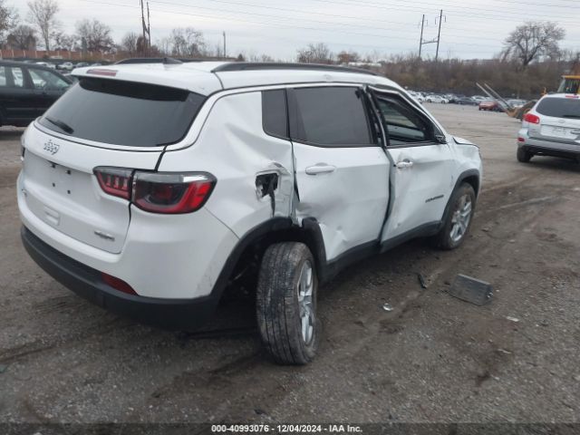 3C4NJDBB5NT175301 Jeep Compass Latitude 4x4
