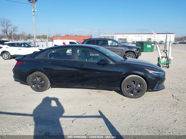 5NPLM4AGXNH082981 Hyundai ELANTRA SEL