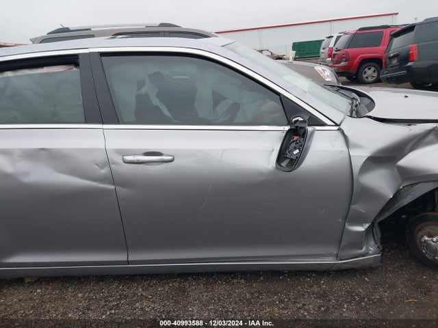 Chrysler 300c Platinum 2015 2C3CCASGXFH773023 Image 14