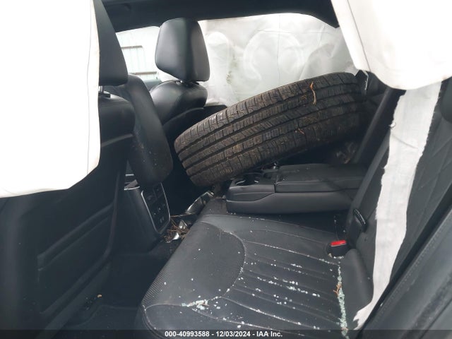 Chrysler 300c Platinum 2015 2C3CCASGXFH773023 Image 8