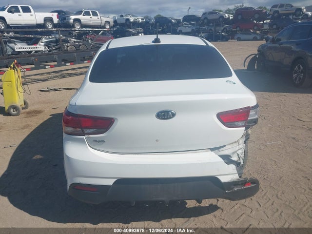 KIA RIO LX 2018 3KPA24AB9JE073060 Image 16