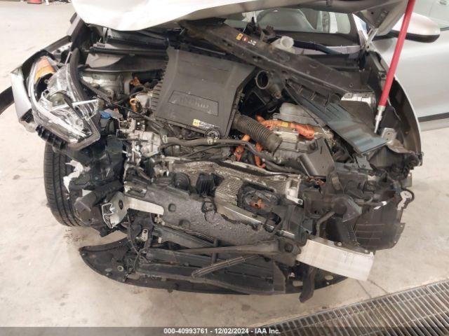 KNDCB3LC7J5200070 KIA NIRO LX