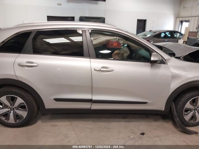 KNDCB3LC7J5200070 KIA NIRO LX