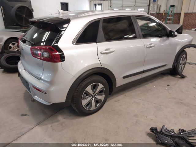 KNDCB3LC7J5200070 KIA NIRO LX