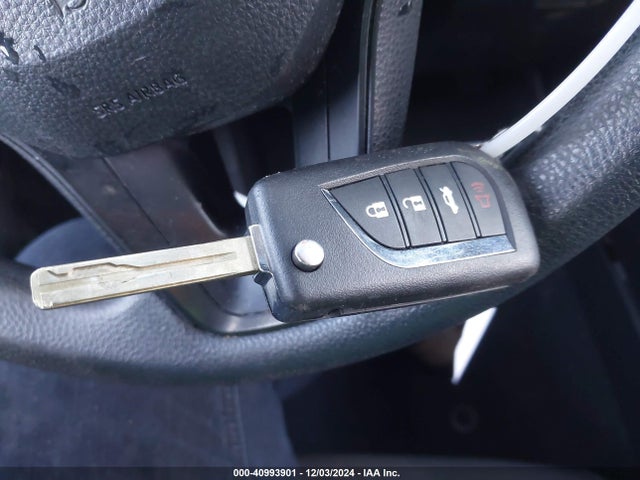 5YFEPMAE2MP165532 Toyota COROLLA LE