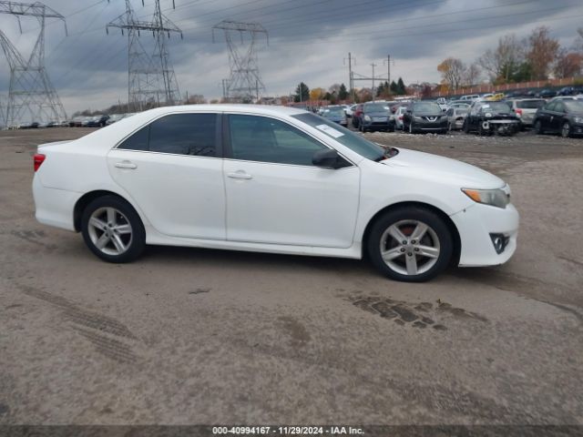4T1BF1FKXEU413528 Toyota CAMRY SE