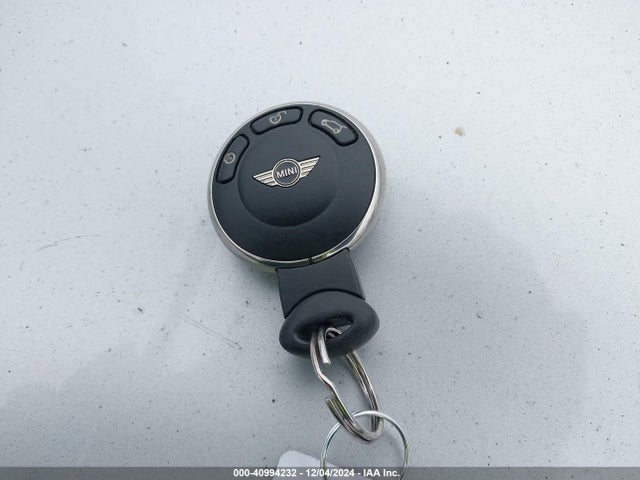 2011 MINI COOPER WMWZN3C56BTZ78261 Photo 10