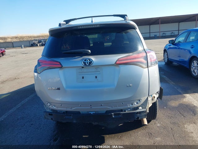 Toyota RAV4 LE 2018 2T3ZFREV7JW472093 Image 17