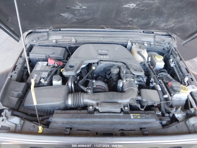 1C4HJXDG5JW298611 Jeep Wrangler Unlimited Sport S 4x4