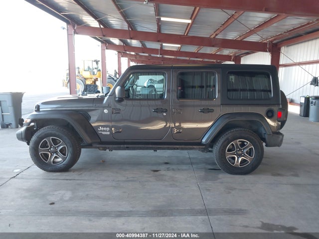 1C4HJXDG5JW298611 Jeep Wrangler Unlimited Sport S 4x4