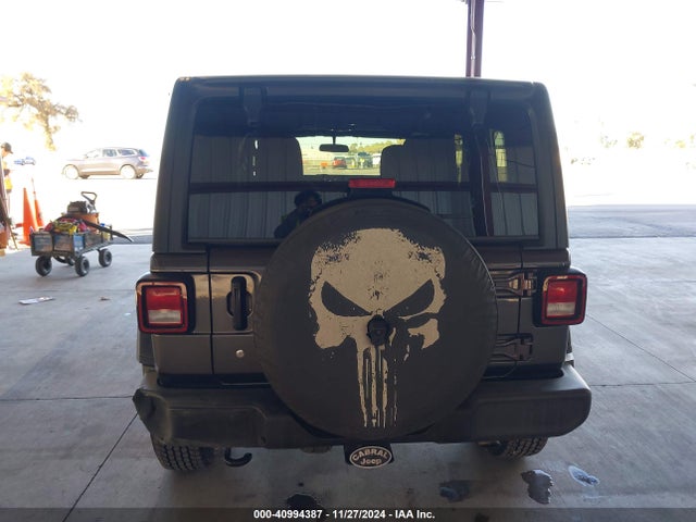 1C4HJXDG5JW298611 Jeep Wrangler Unlimited Sport S 4x4