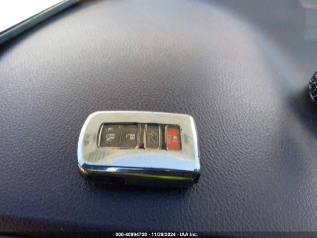 JTMNFREV3JD121452 Toyota RAV4 SE