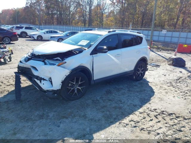 JTMNFREV3JD121452 Toyota RAV4 SE