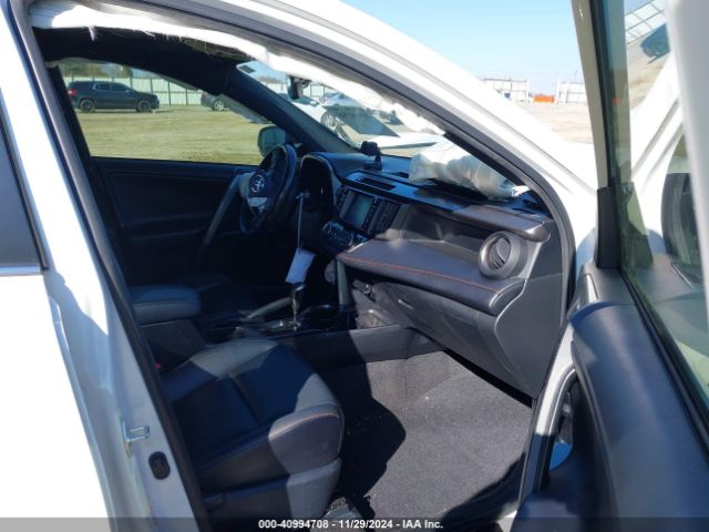 JTMNFREV3JD121452 Toyota RAV4 SE