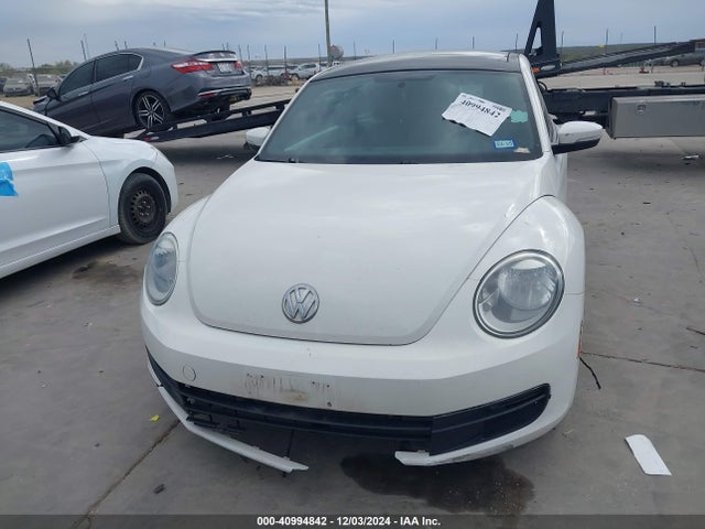 2013 Volkswagen Beetle 2.5l მანქანა იყიდება აუქციონზე, vin: 3VWJX7AT7DM680268, აუქციონის ნომერი: 40994842