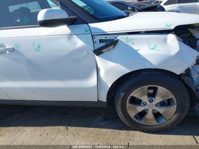 KNDJN2A27E7089016 KIA Soul