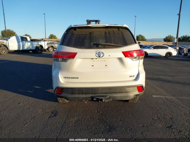 5TDKZRFH6KS563389 Toyota Highlander Xle