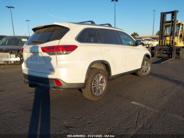 5TDKZRFH6KS563389 Toyota Highlander Xle
