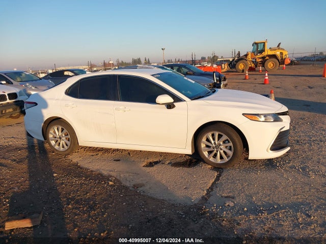 4T1C11AK8NU658404 Toyota CAMRY LE