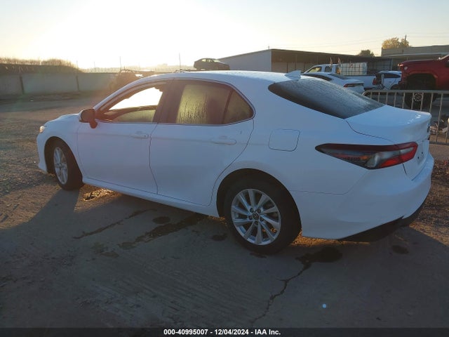 4T1C11AK8NU658404 Toyota CAMRY LE