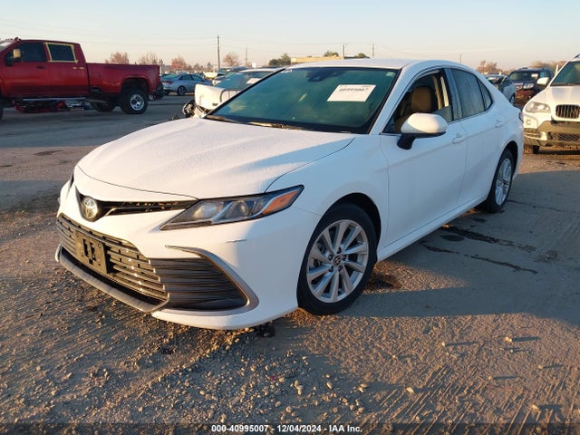 4T1C11AK8NU658404 Toyota CAMRY LE